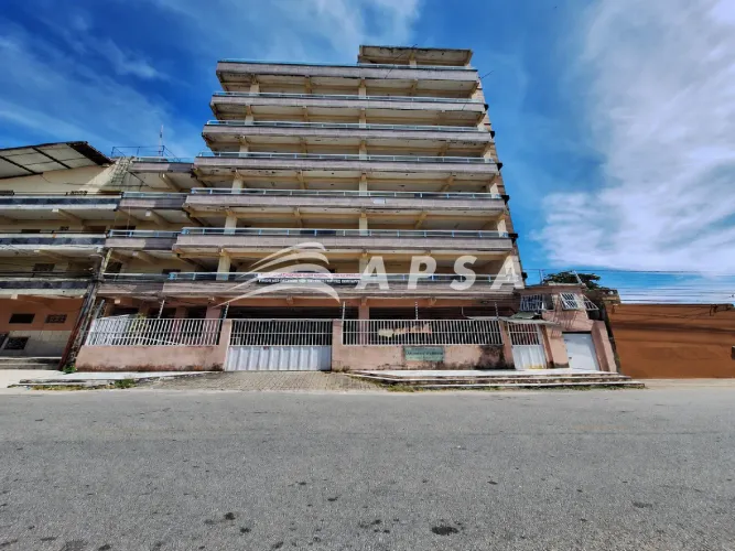 APARTAMENTO NA PARANGABA. O IMÓVEL CONTA COM 1 QUARTO, 1 BANHEIRO, SALA DE ESTAR INTEGRADA