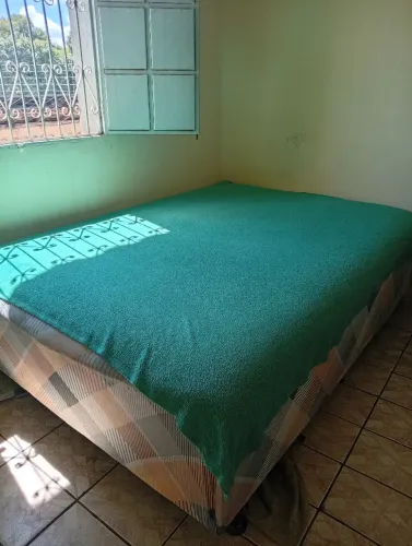 Cama de casal em ótimo estado