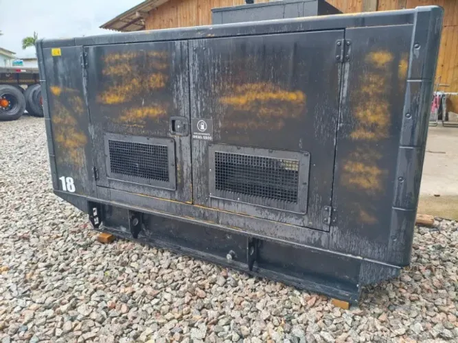 Gerador OLYMPIAN 125/115/100 kVA (125kVA/115kVA/100kVA) 2011