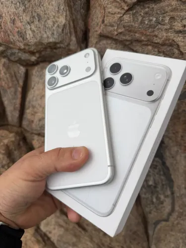 iPhone 17 Pro Max APENAS 27 CICLOS. 100% DE BATERIA. R$ 7.000 À VISTA.