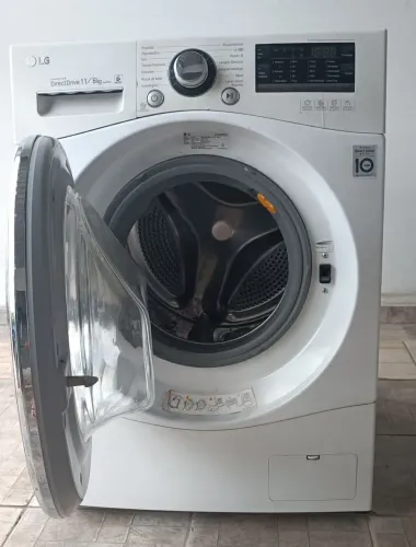 Vendo lava e seca LG 11,kg 127v funciona todas as funções