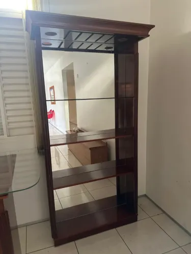 Barzinho com balcão de apoio em madeira! Para valorizar seu ambiente. Oferta imperdível