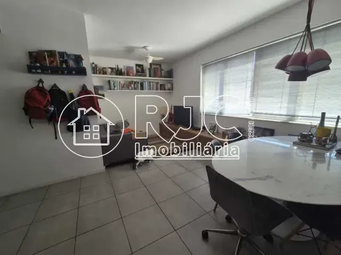 Próximo metro, todo reformado sala 3 qtos suite e 2 vagas
