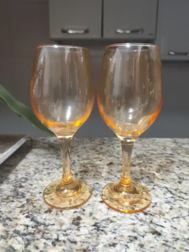 Par taça de vinho âmbar