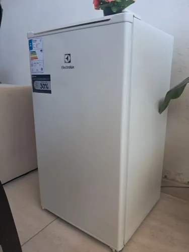 Frigobar semi novo