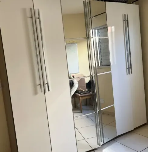Guarda Roupa de Casal com Espelhos - Grande e Espaçoso - Usado