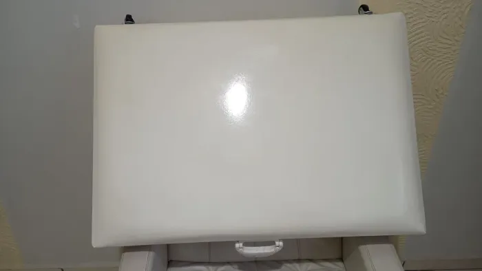 Vende-se uma maca portátil com pouco uso semi nova