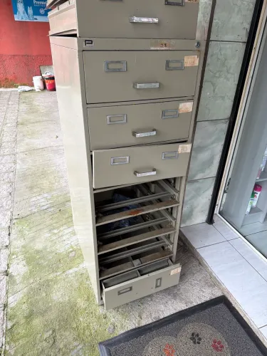 Vendo armário