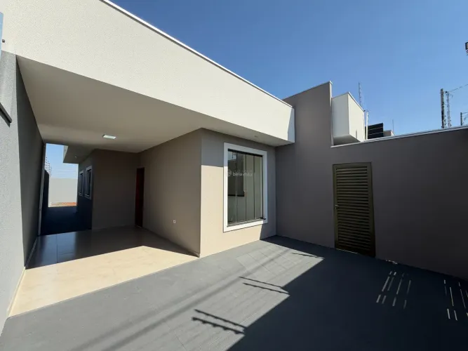 CASA NOVA À VENDA NO ROSA CAZARIN EM APUCARANA.