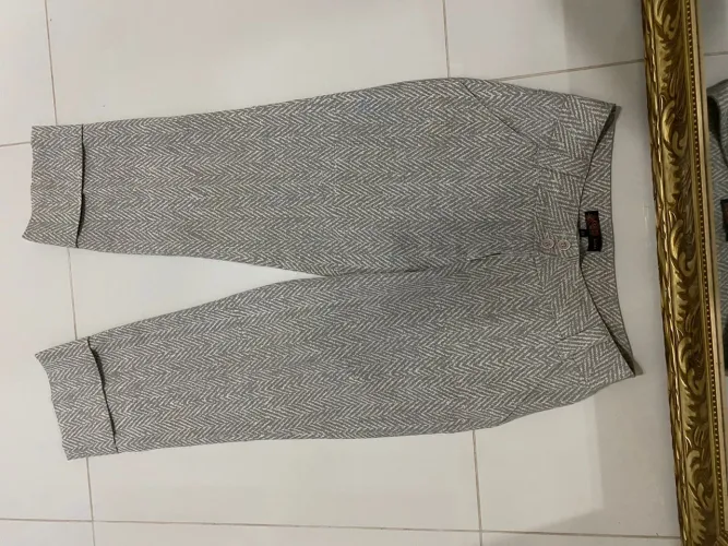 Calça social niro detalhe atrás pantacourt