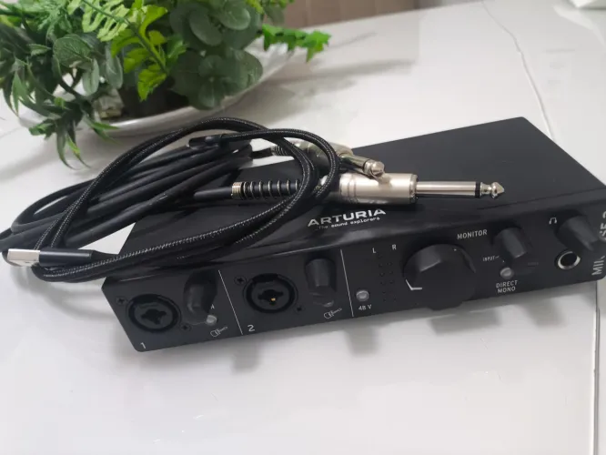 Interface de Áudio USB-C 2x2 - Arturia MiniFuse 2 Black 