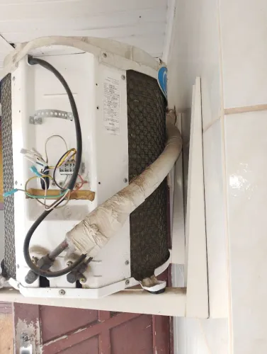 VENDO AR SPLINTER MIDEA, 12000 BTUs. 