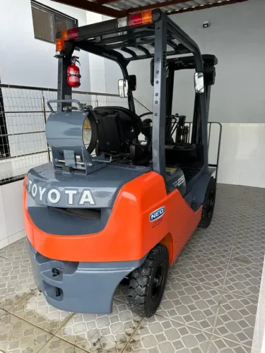 Empilhadeira 2,5 T GLP - TOYOTA 8FG25 (2023/2024)
