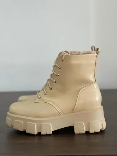 Bota Tratorada Bege 