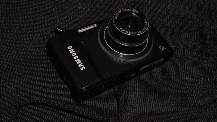 Câmera Digital Samsung - 5X ST64 14.2 Mega Pixels em perfeito estado