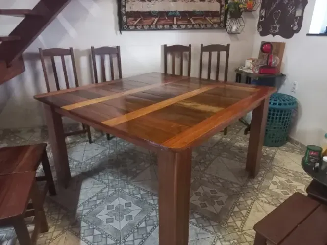 Mesa de madeira 8 lugares (Madeira de lei)