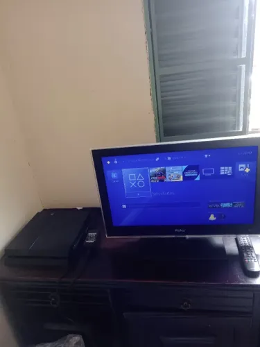 Vendo ps4 seminovo e 9 jogos midia física original
