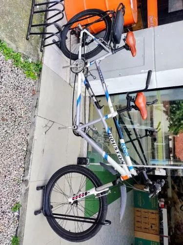 Bicicleta huston aro 26 kb2 quadro alumínio com 21 marchas 