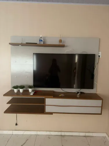 Vende-se painel para TV de até 60 polegadas 