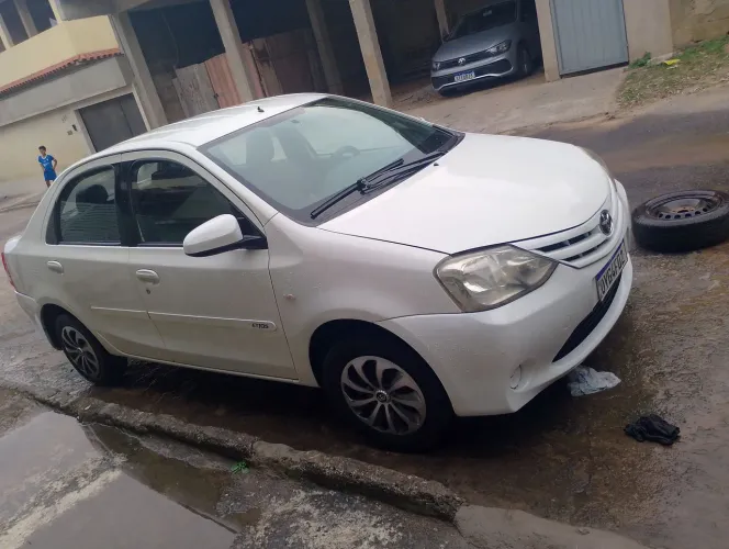 Toyota Etios XS Sedan 1.5 Flex 16V 4P Mec. 2014