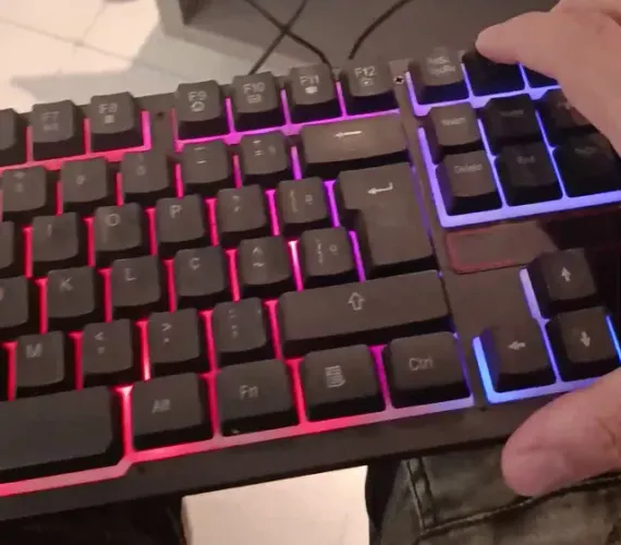Teclado Mecânico Retroiluminado com Fio
