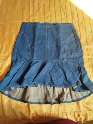 Saia jeans azul com cauda