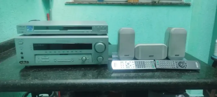 RECEIVER E HOME THEATER 6.1- COM DVD PLAYER - 3 CAIXAS DE SOM E 2 CONTROLES REMOTO