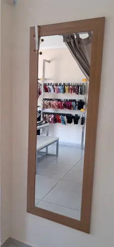 Espelho com moldura
