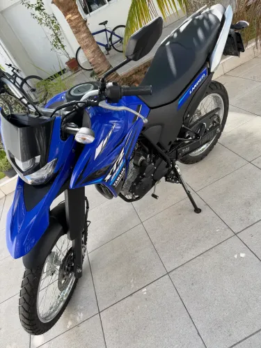 Moto impecável