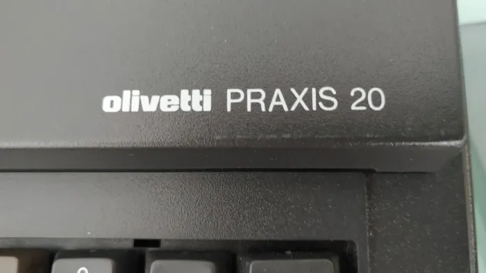 Máquina de escrever olivetti eletrica