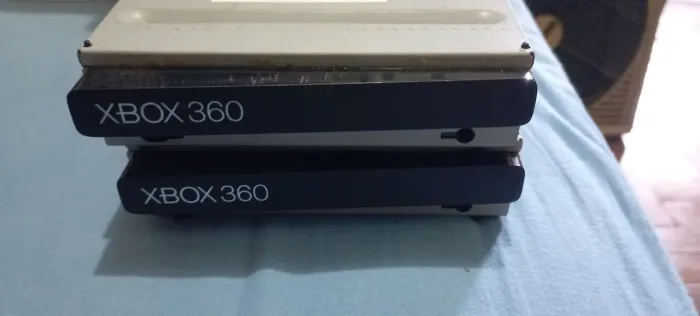 **PraSair** 2 Drives de Xbox 360 (Slim acho) para peças, no estado e sem testes
