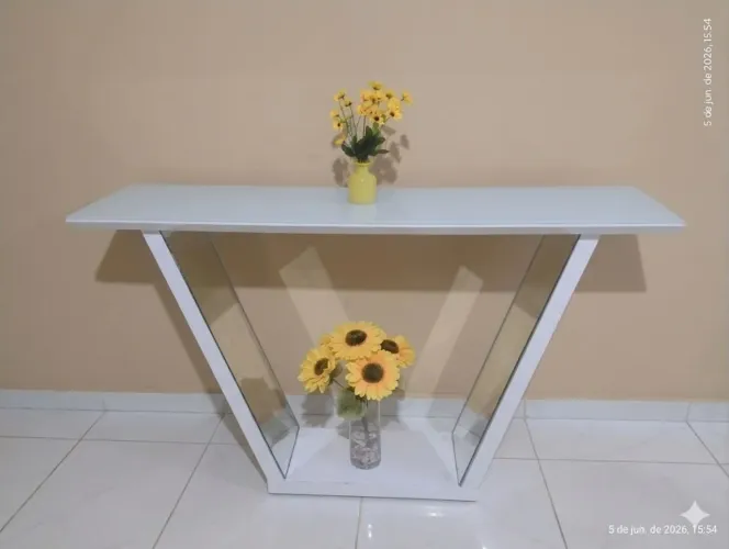 Aparador Moderno em Branco com Espelho - Impecável