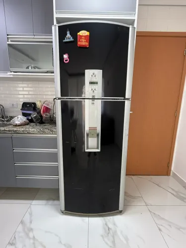 Geladeira Frost Free com Freezer pt superior - USADO