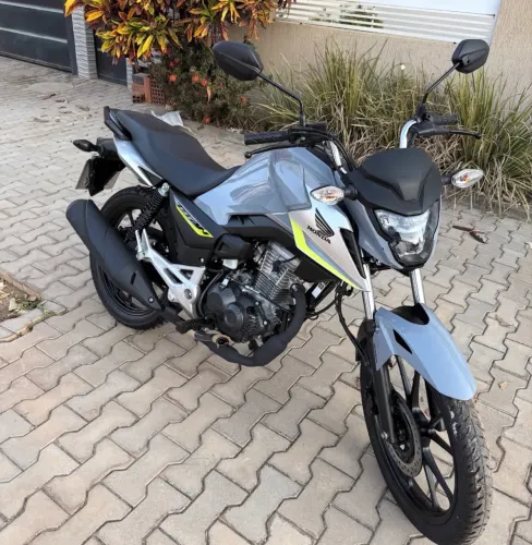 VENDO TITÃ IMPECÁVEL!!!