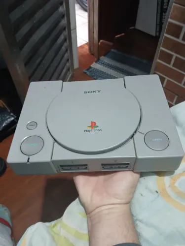 Playstation one fat + jogo