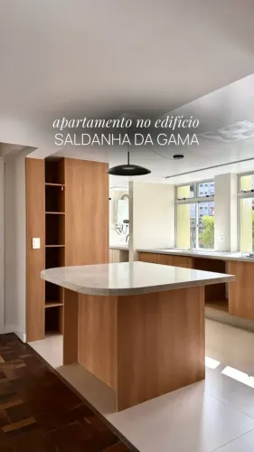 Apartamento reformado de 112 m² no Edifício Saldanha da Gama | Centro