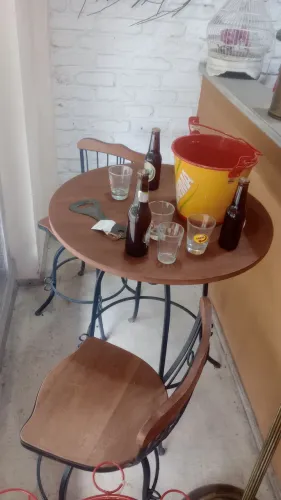 Mesa de Varanda para Bebidas em Madeira tampo em jequitibá e Ferro - Design Rústico