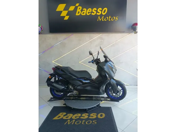 Yamaha Xmax 300 connected abs 2026