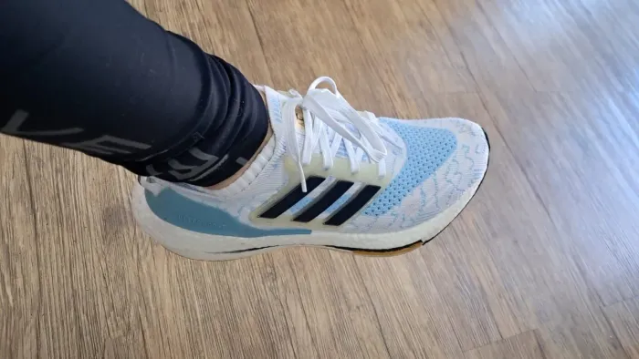 VendoTênis Adidas Ultraboost (Modelo Feminino / Unissex) SEMI NOVO