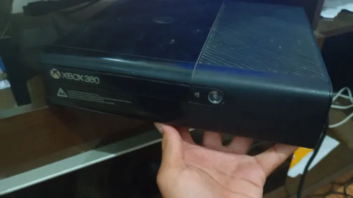 Xbox 360 super slim com defeito