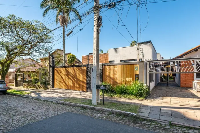 Casa com 6 quartos e 5 box