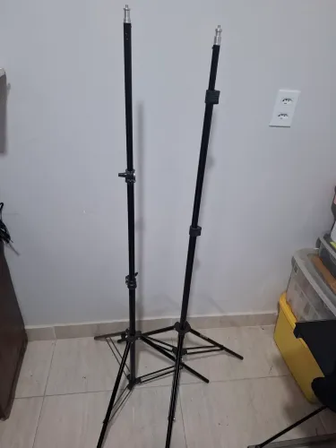 Tripés de iluminação para estúdio (02 UNIDADES)