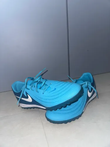 Chuteira Nike Phantom GX 2 Academy