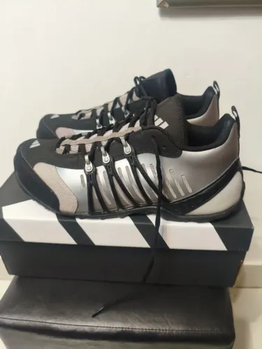 Adidas hellbender 43 preto e prata