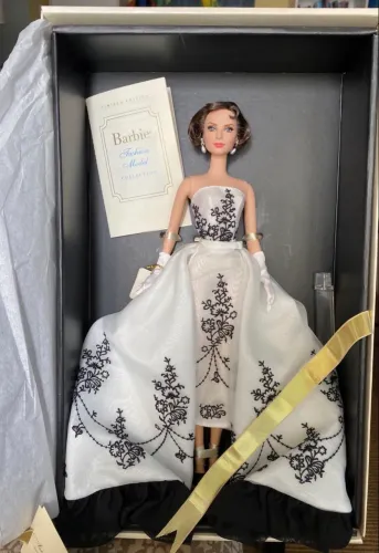 Boneca Barbie Collector Silkstone Audrey Hepburn as Sabrina - Mattel