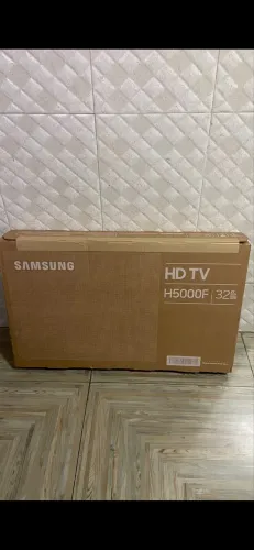 Smart TV / Monitor Samsung 32" HD H5000F - Lacrada na Caixa (Zero)