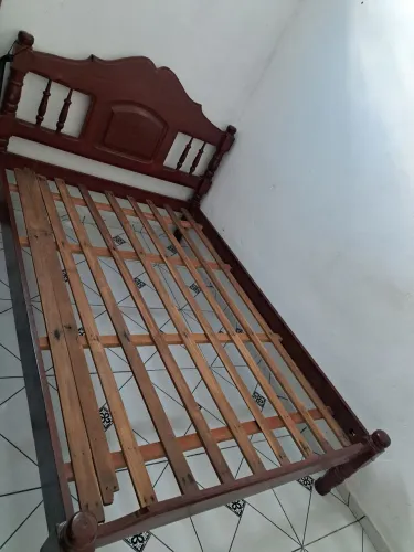 Cama de madeira