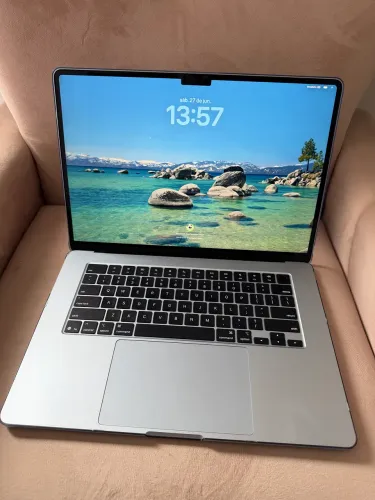 Macbook Air M4 | 16 GB | 256 | 15.3 POL
