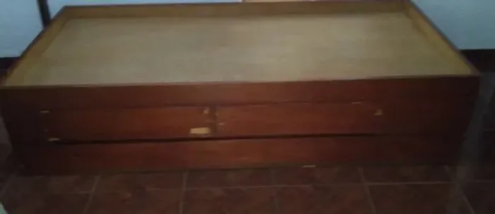 Cama de solteiro ( Madeira )