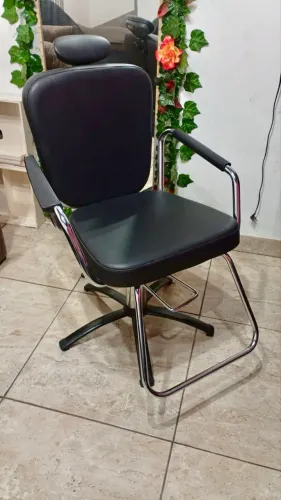 VENDO CADEIRA DE CABELEREIRA DOMPEL RECLINÁVEL